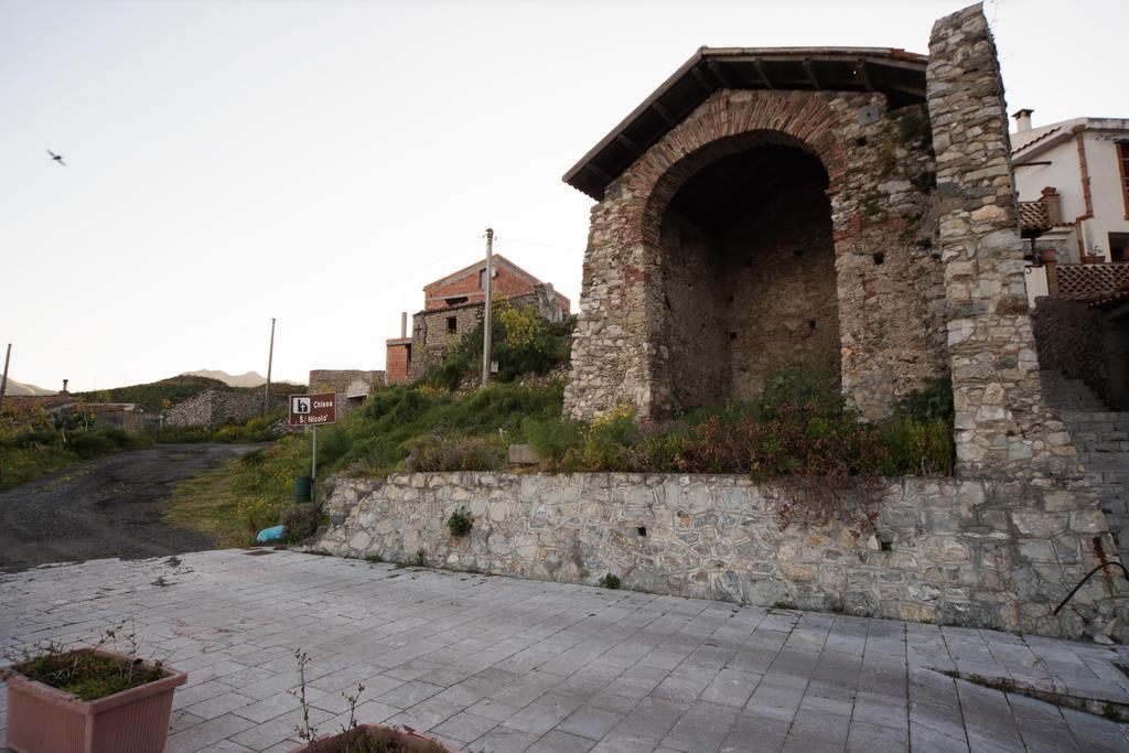 The Clock Houses Borgo Gallodoro Letojanni Exterior photo