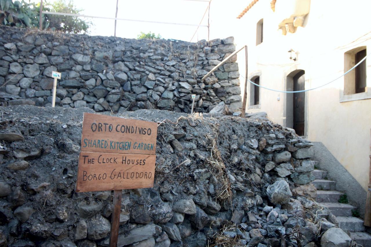 The Clock Houses Borgo Gallodoro Letojanni Exterior photo